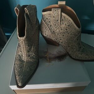 Jessica Simpson Sparkling Gold Ankle Boots